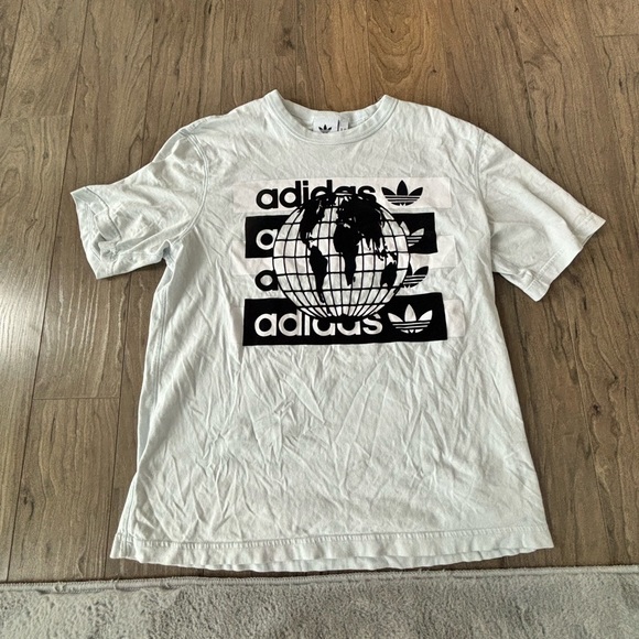 Super thick material adidas tee - Picture 1 of 2